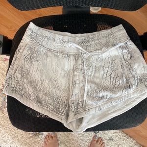 Lululemon Inner glow high rise short